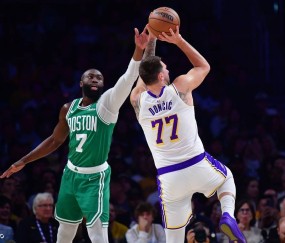 杰伦布朗32+8+7 东契奇25分詹姆斯20分湖人负绿军