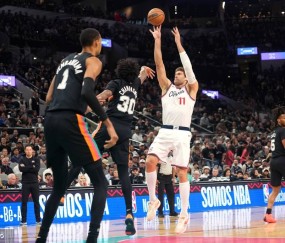 文班亚马27+10伦纳德30+9 马刺击败快船迎三连胜