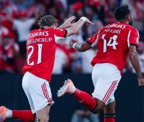 本菲卡险胜马德拉，穆帅临场惹争议，补时进球定冠军之争.