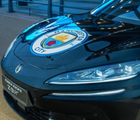 比亚迪和曼城足球俱乐部合作？