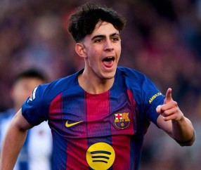 一场3-0，让巴萨反超皇马登顶西甲！亚马尔闪耀，德容破门，真核回归