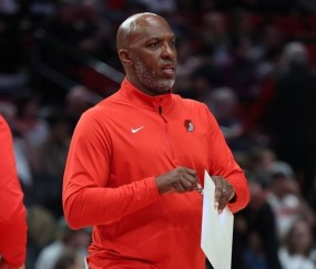 开拓者主帅为杨瀚森骄傲 比卢普斯:我知道他可以的