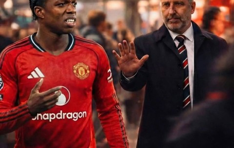 曼联官宣压哨卖第四人，巨头叫停铁闸交易！没买人却化身出租狂魔